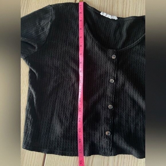 Black Ribbed Button-Front Crop Top - Women - Picture 5 of 5